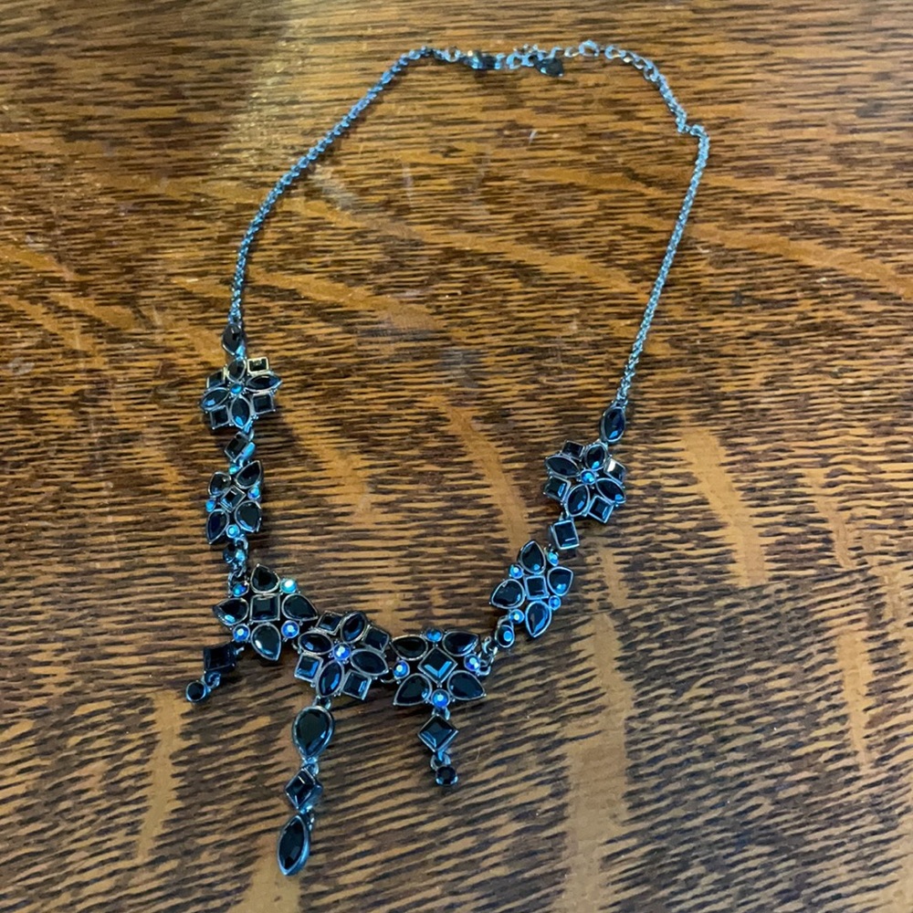 Black Jewel Necklace 🖤 - Picture 2 of 3